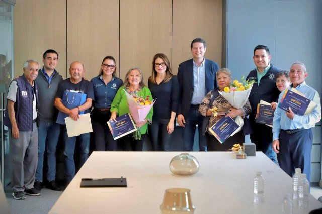 Alfonso Martínez y Paola Delgadillo reconocen a los Adultos Mayores