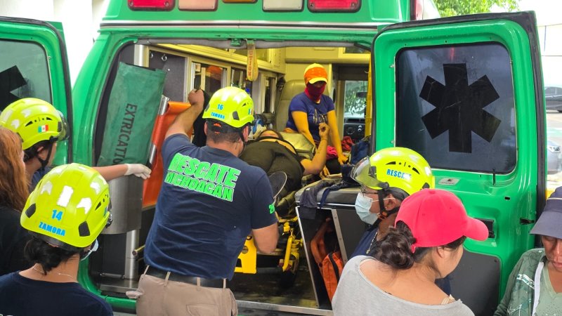 8 trabajadoras del campo h3ridas al caerles un rayo, cuando se refugiaban de la lluvia debajo de un árbol 