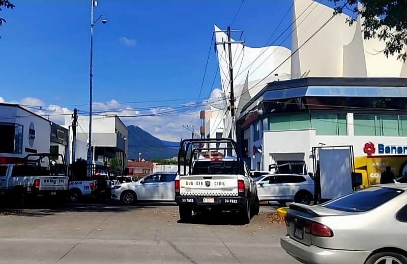 Reporte de suj3to arm4do en banco de Uruapan genera operativo en la zona