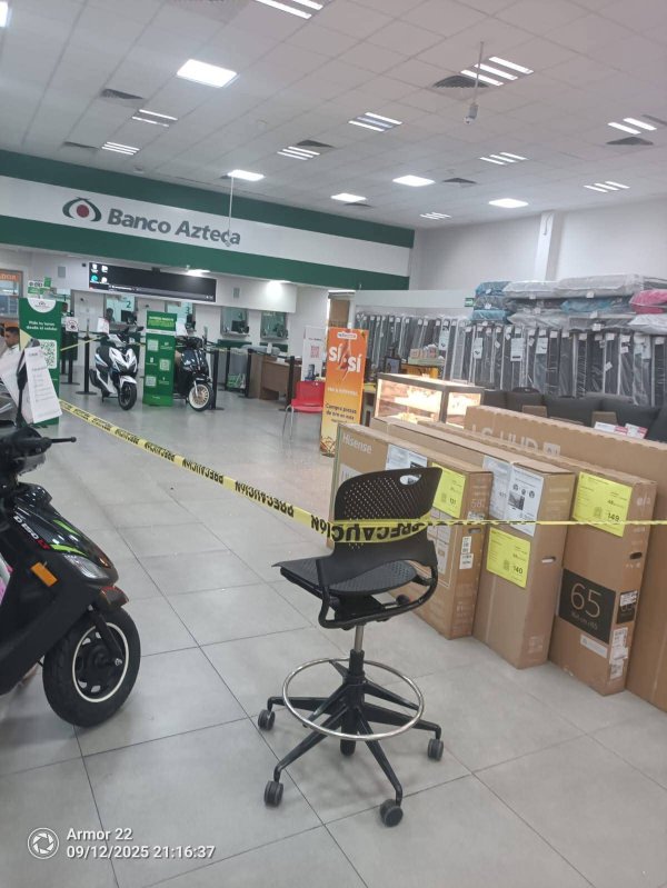 Intento de asalto en Elektra termina en balacera y persecución en Lázaro Cárdenas