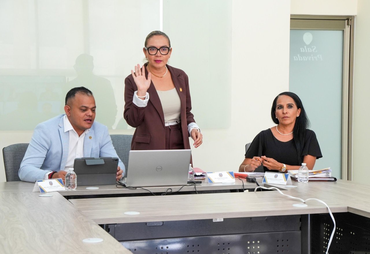 Unidades Profesionales de la UMSNH cada día más fuertes; Yarabí Ávila se reúne con titulares