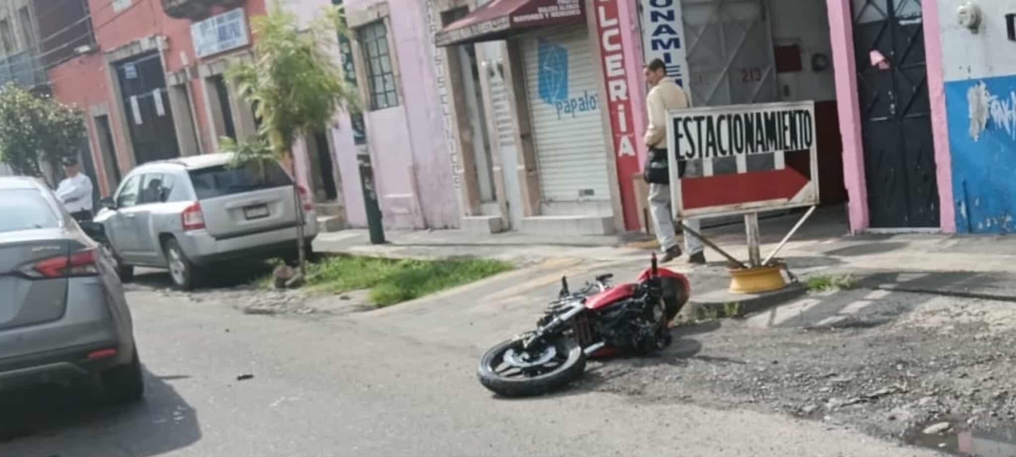 Motociclista sufre accidente de tránsito al sur de Morelia 