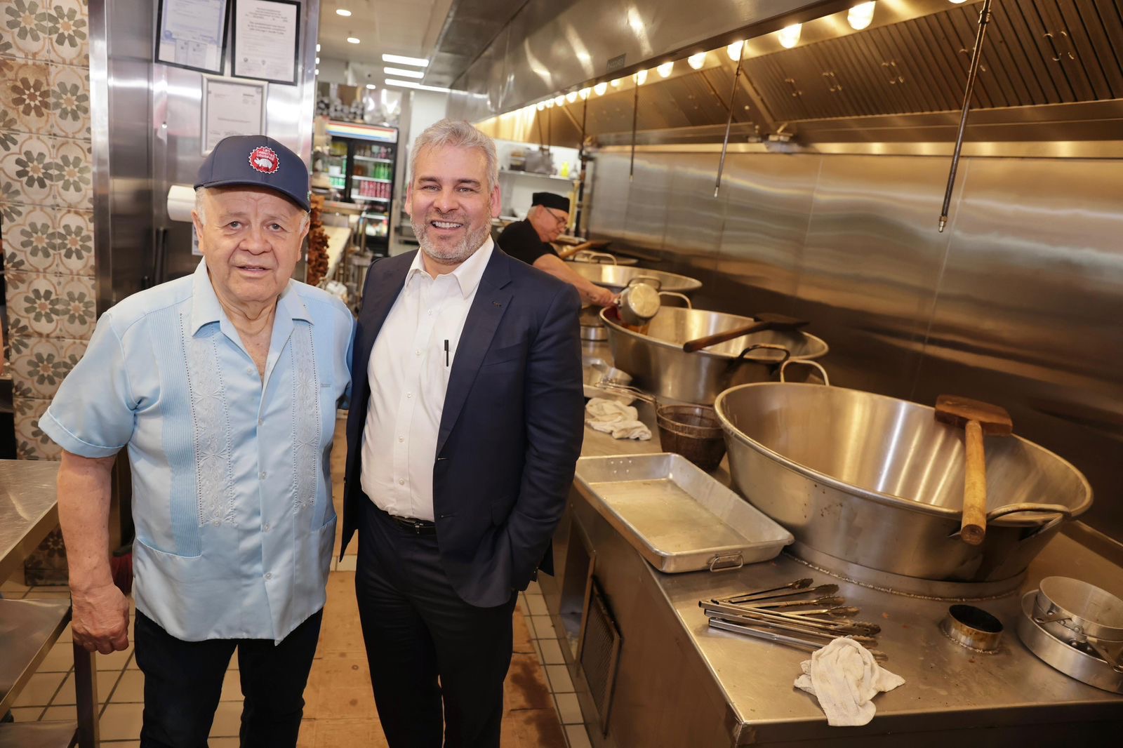 Bedolla promueve inversión a empresarios hispanos de Illinois