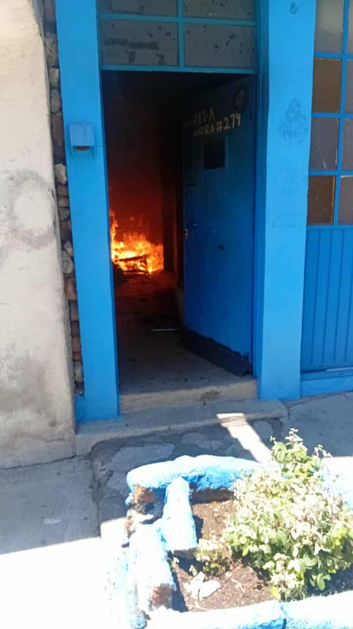 Incendio daña casa habitación en la colonia Santiaguito, al norte de Morelia 