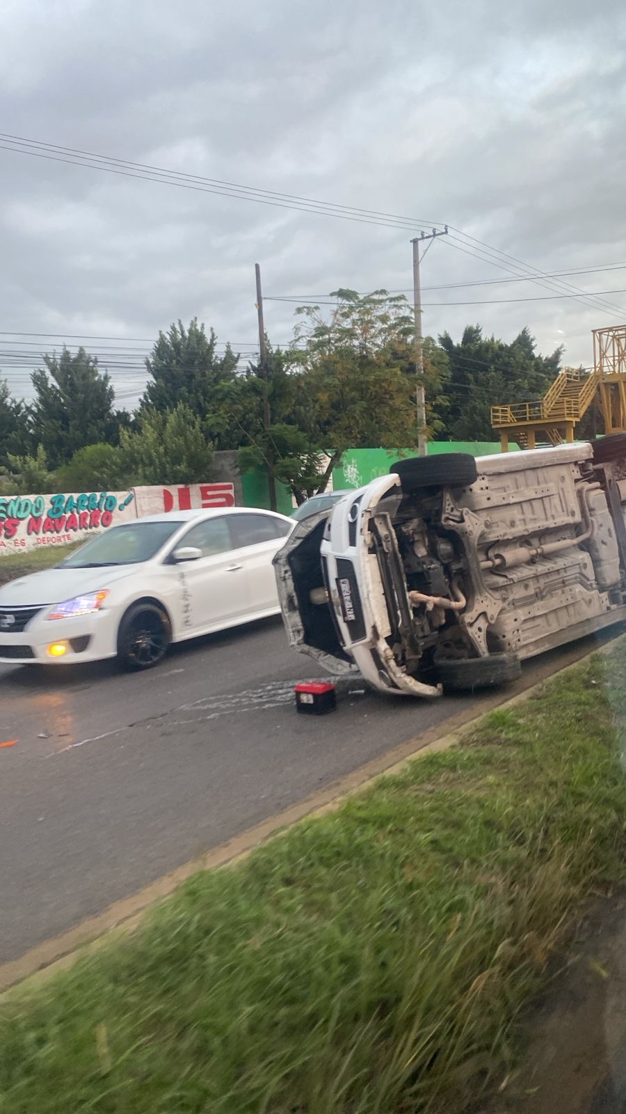 Se registra accid3nte de auto y combi en la Av. Morelos Norte de Morelia 