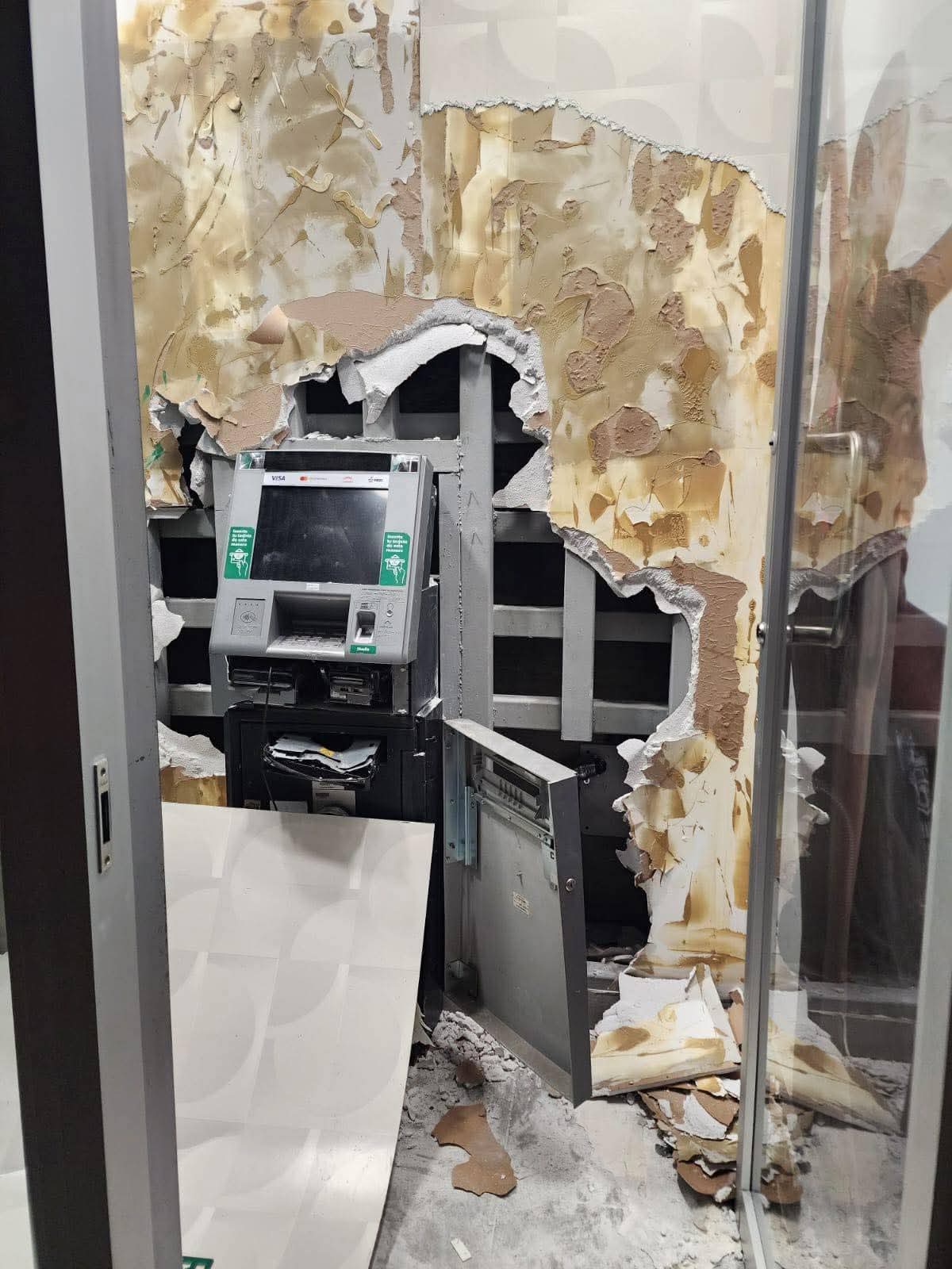 Intentan r0bar cajero automático en Huandacareo; sujetos huyen sin botín