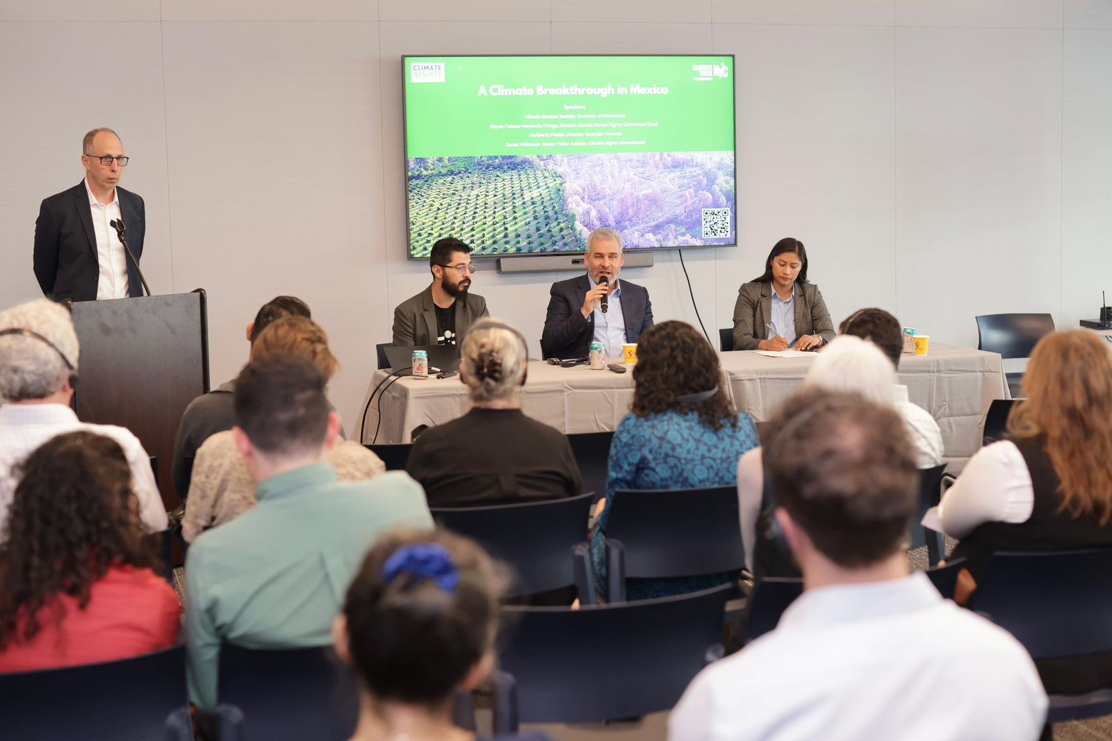 Walmart y Costco respaldan certificación contra la deforestación impulsada por Bedolla