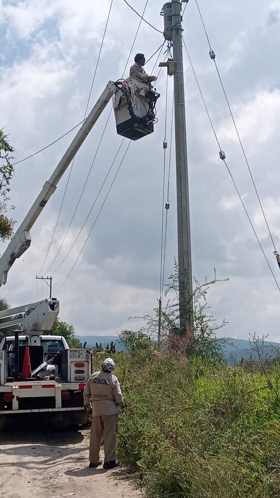 Gobierno de Morelia interviene luminarias en tenencia Santiago Undameo