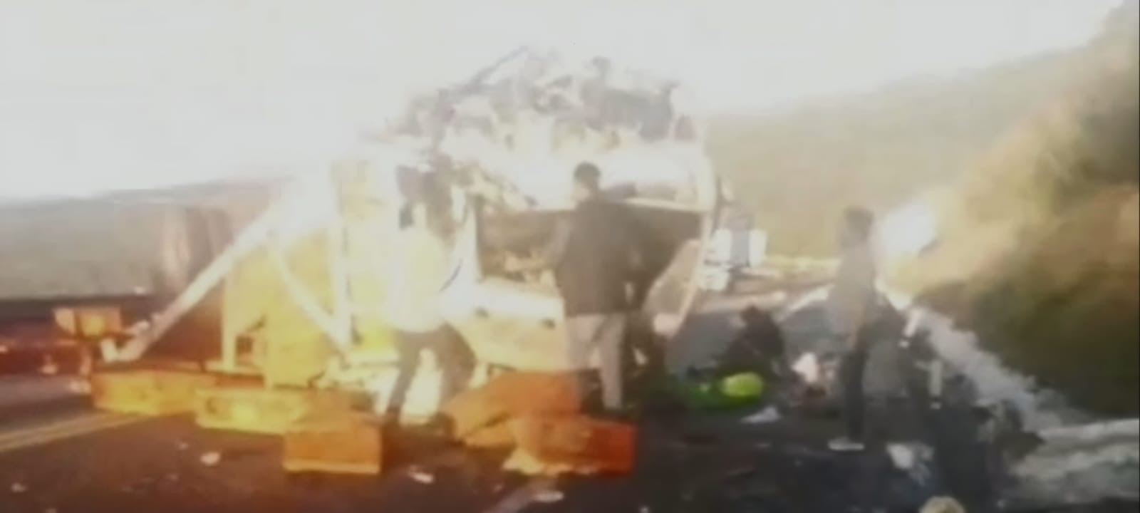 Se accidenta camión pollero en la Pátzcuaro-Cuitzeo; hay 2 heridos 