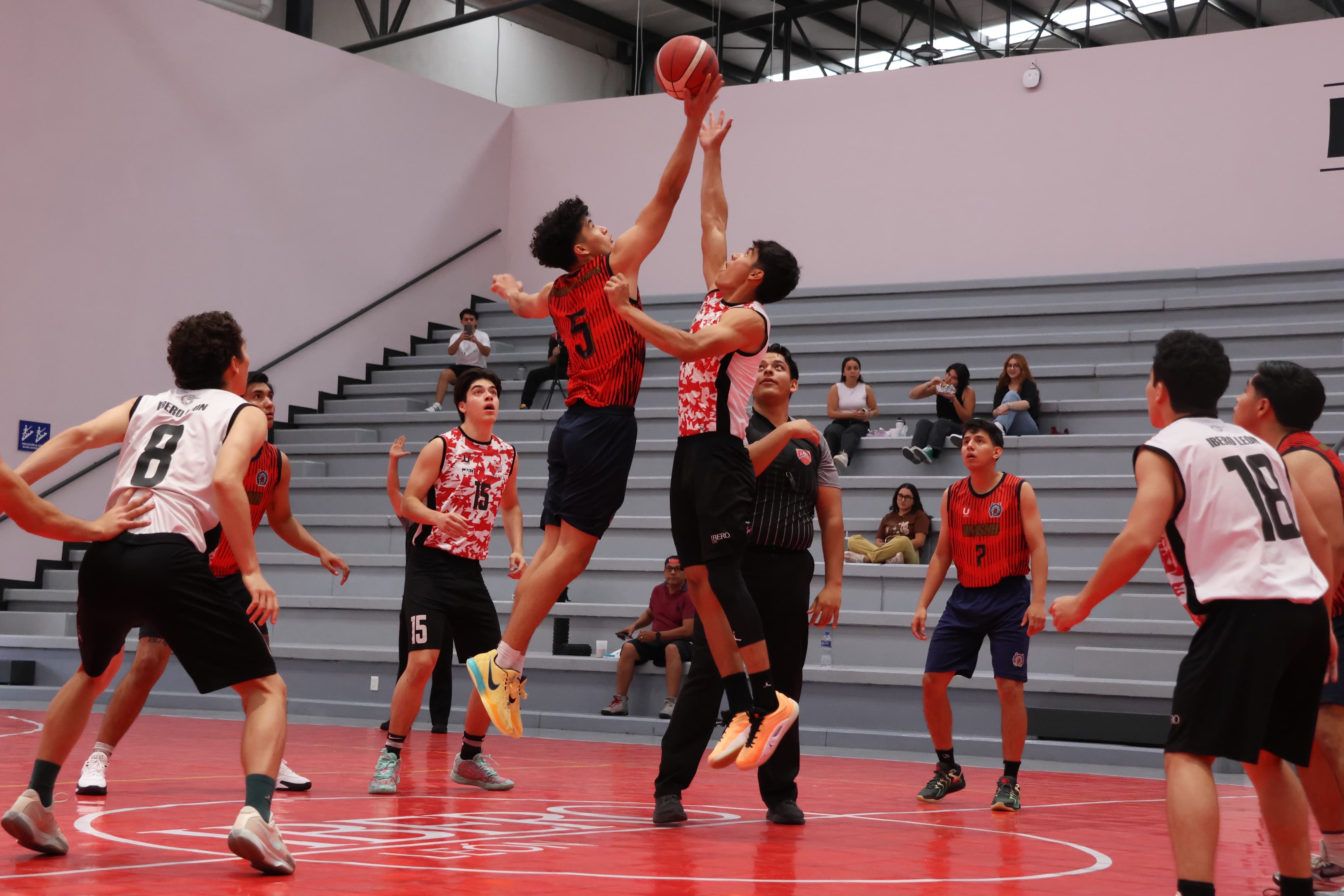 UMSNH logra su tercer triunfo consecutivo en la Liga Universitaria de Baloncesto 