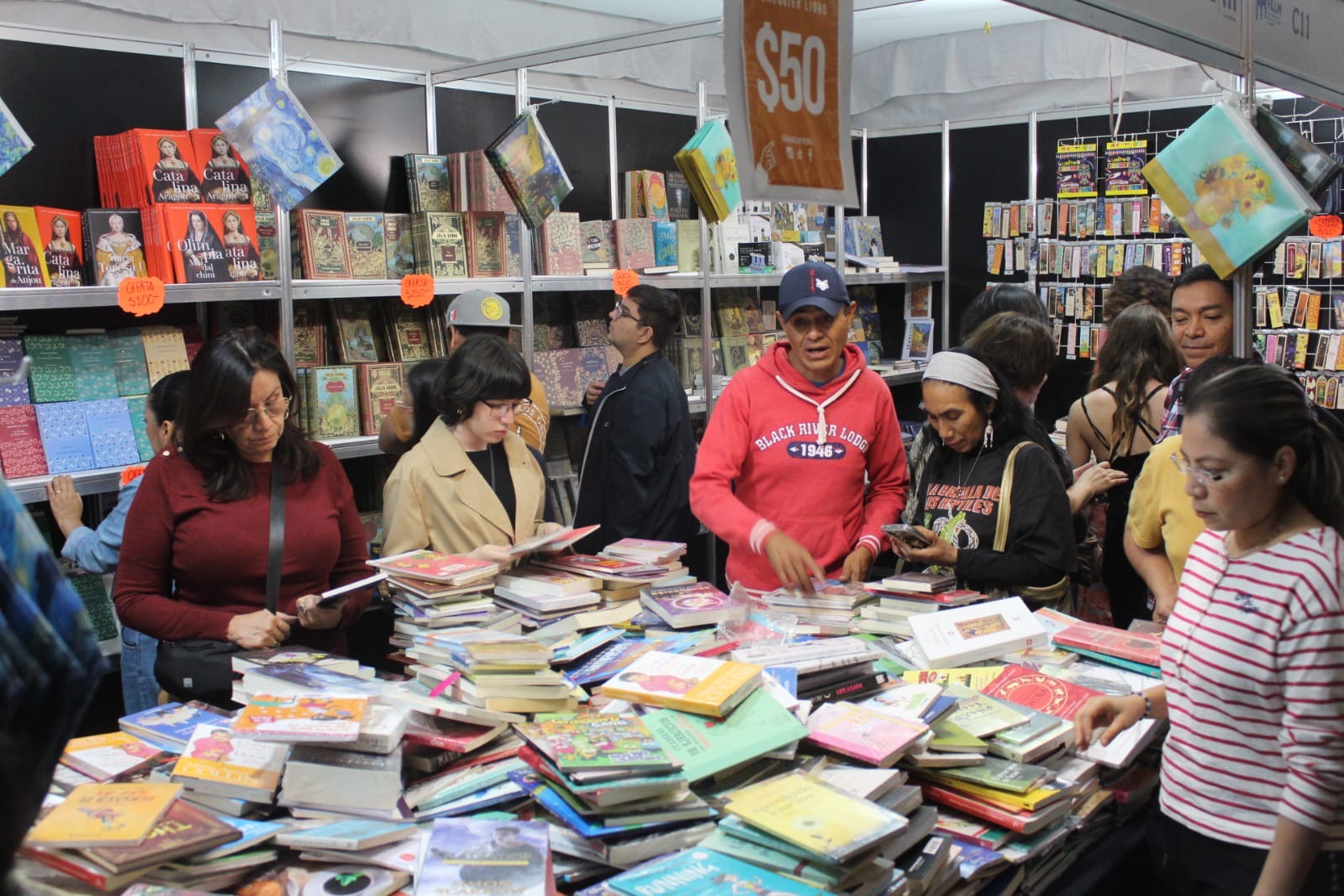 Libreros y editoriales, con excelentes resultados en Feria Internacional del Libro y la Lectura de Morelia