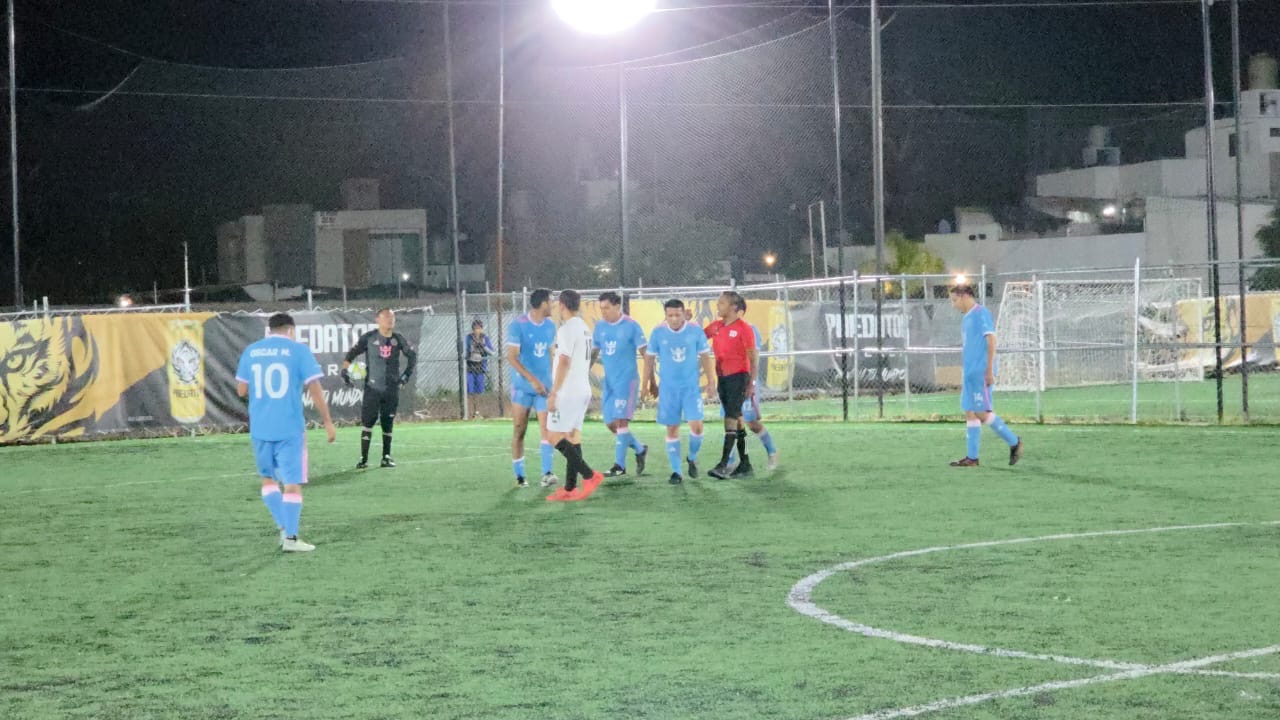 Prensa Amiga de Marcos hace la tarea y derrota al líder Cuervos 5-3