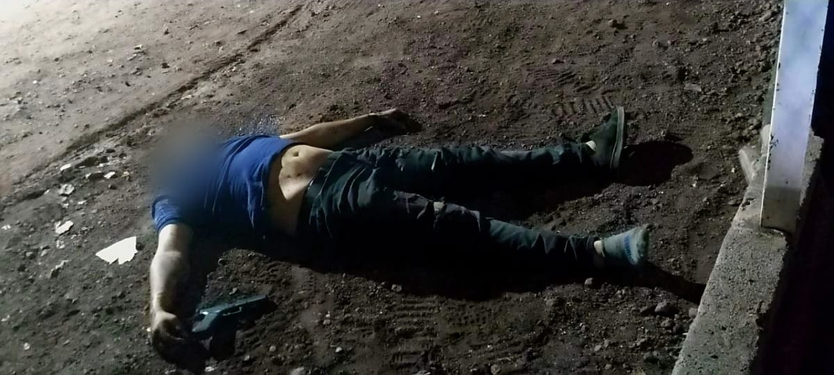 Dos pistoleros motorizados abatidos al enfrentarse con policías, en Apatzingán