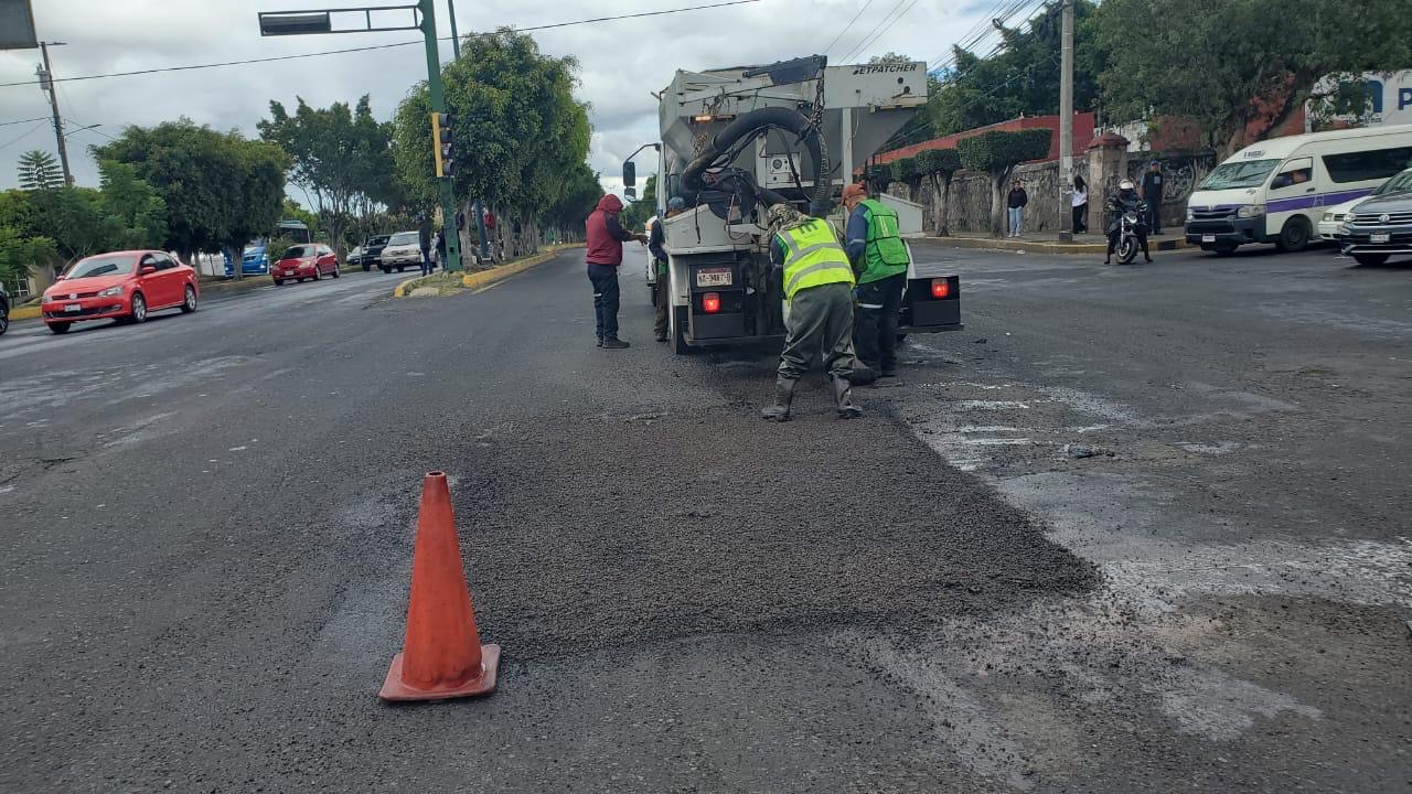Gobierno de Morelia realiza bacheo en Calzada la Huerta