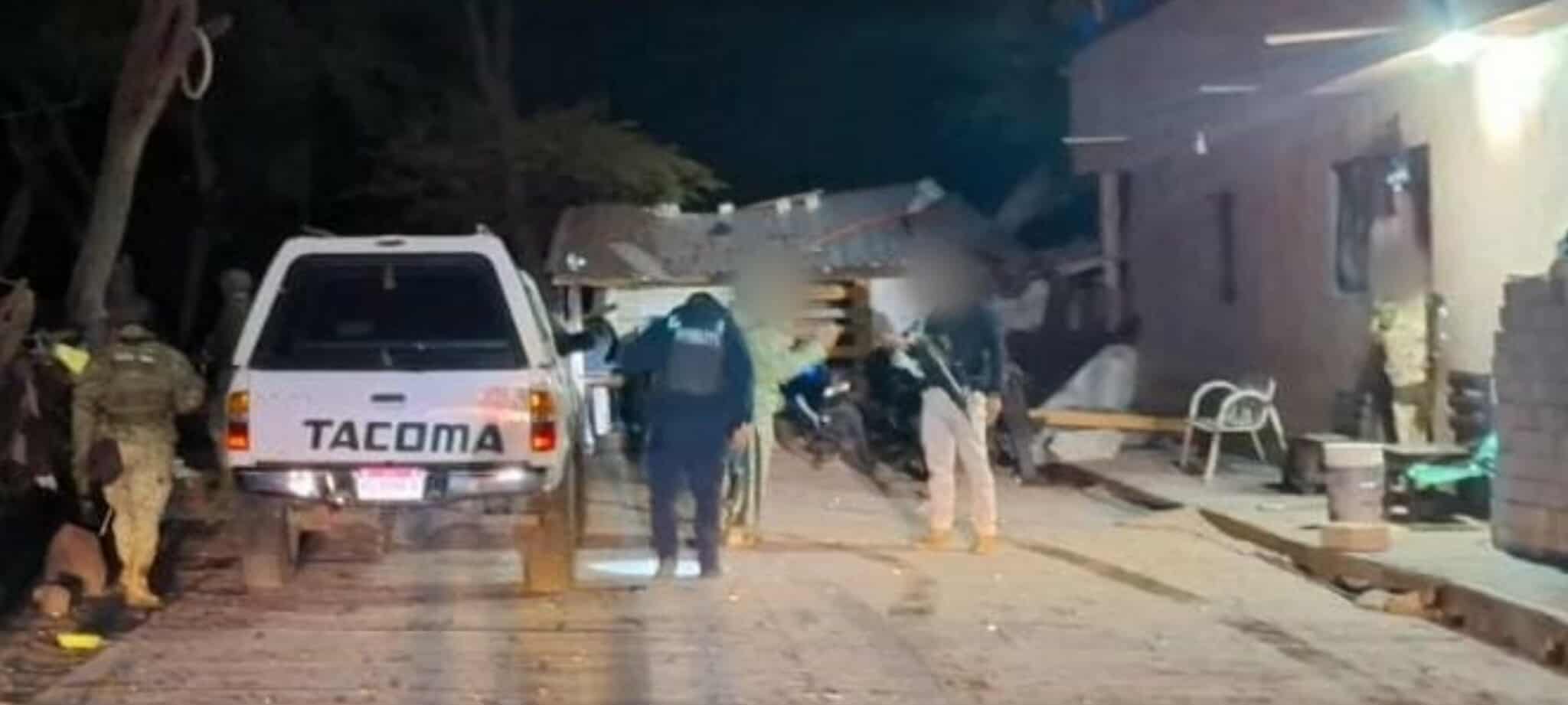 Sujetos arm4dos rafagu3an 2 casas en Cuitzeo y qu3man vehículo 