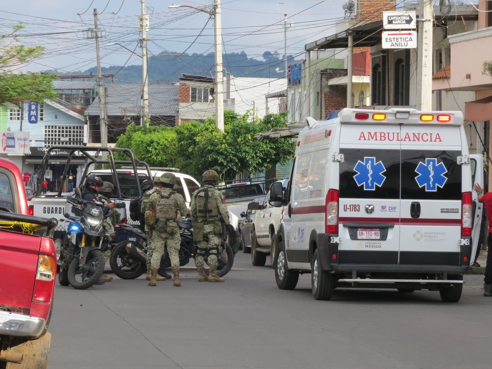 Balean a dos hombres en negocio de micheladas, al oriente de Uruapan; uno muere