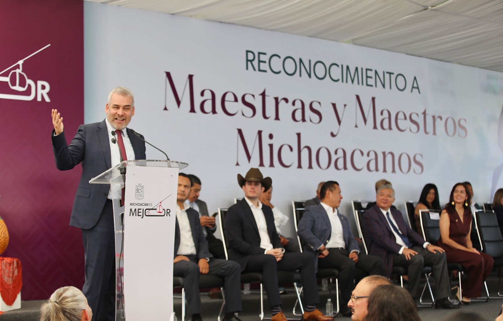 Orden en la educación, la mejor herencia para los michoacanos: Bedolla