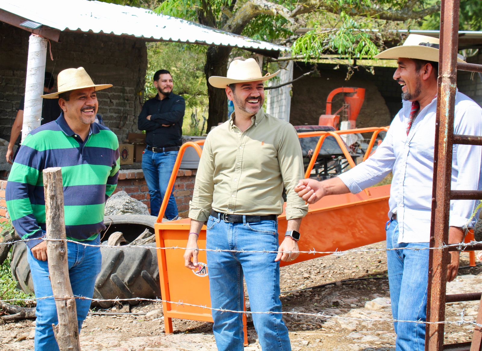 Ante líderes ejidatarios de Chiquimitío, Yankel Benítez destaca valor gastronómico y cultural del maíz