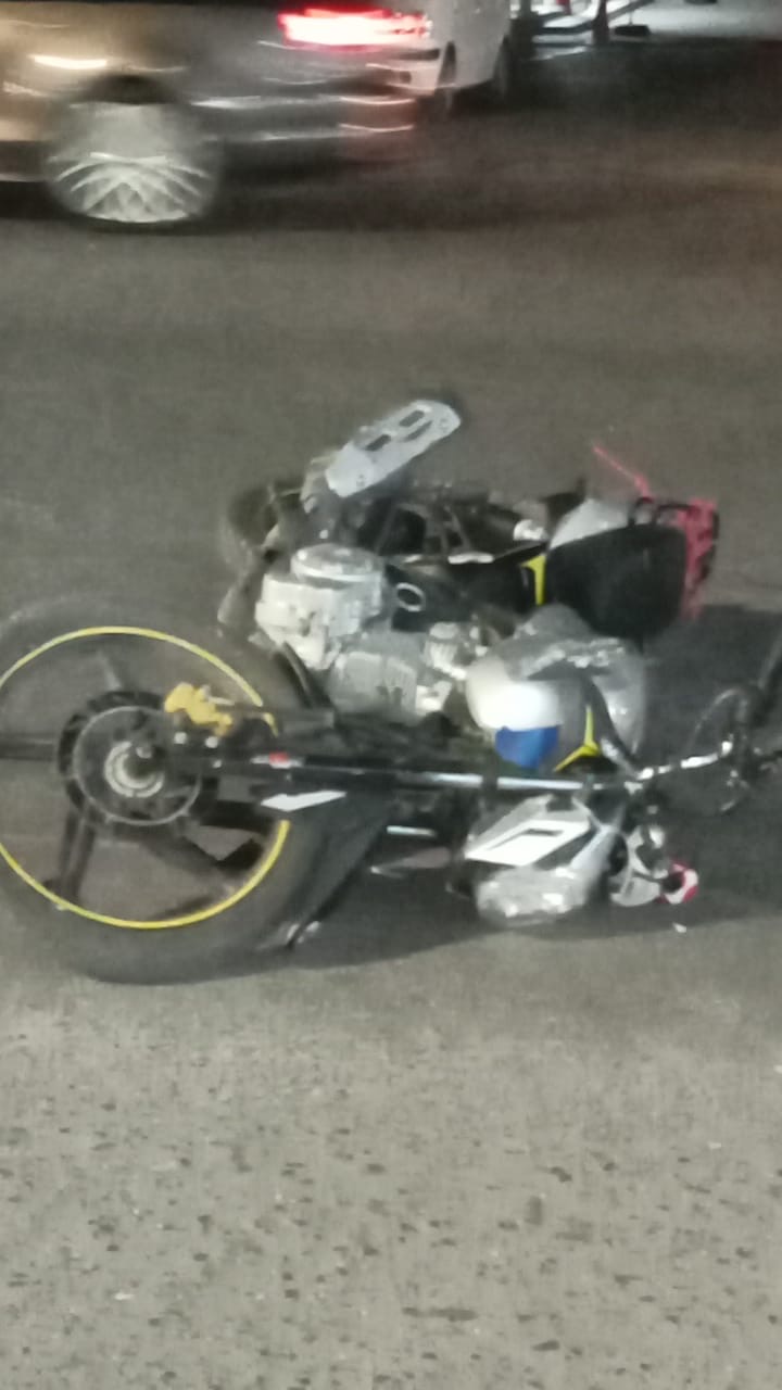 Mujer mu3re en hospital, tras aparat0so choque de motocicletas