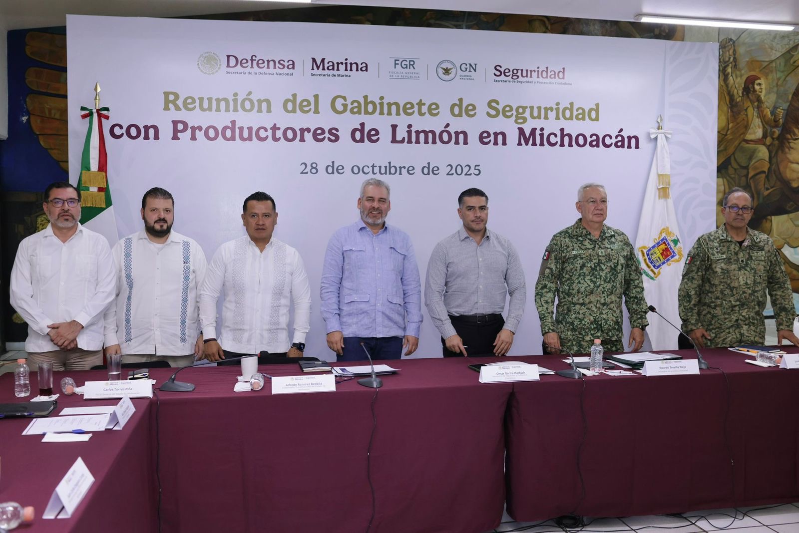 Refuerzan seguridad en región Apatzingán; acuerdan Bedolla, Harfuch y Defensa