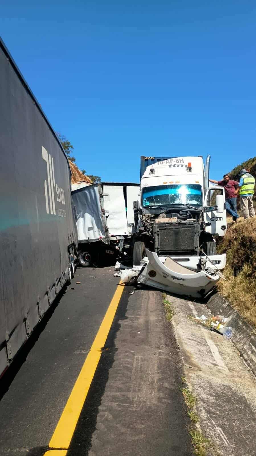 Se registra choque múltiple en autopista México-Guadalajara 