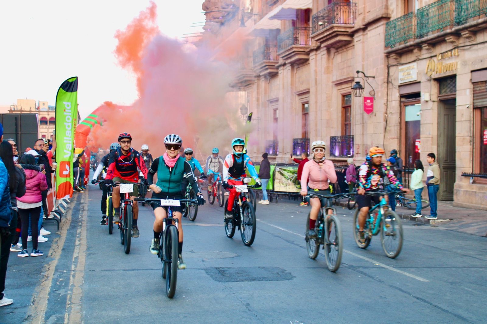Yankel Benítez da banderazo al “Morelia Bike Marathon 2025”