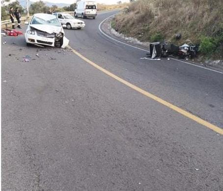 Ch0que entre auto y moto deja un mu3rto y una h3rida en la Zacapu-Morelia 