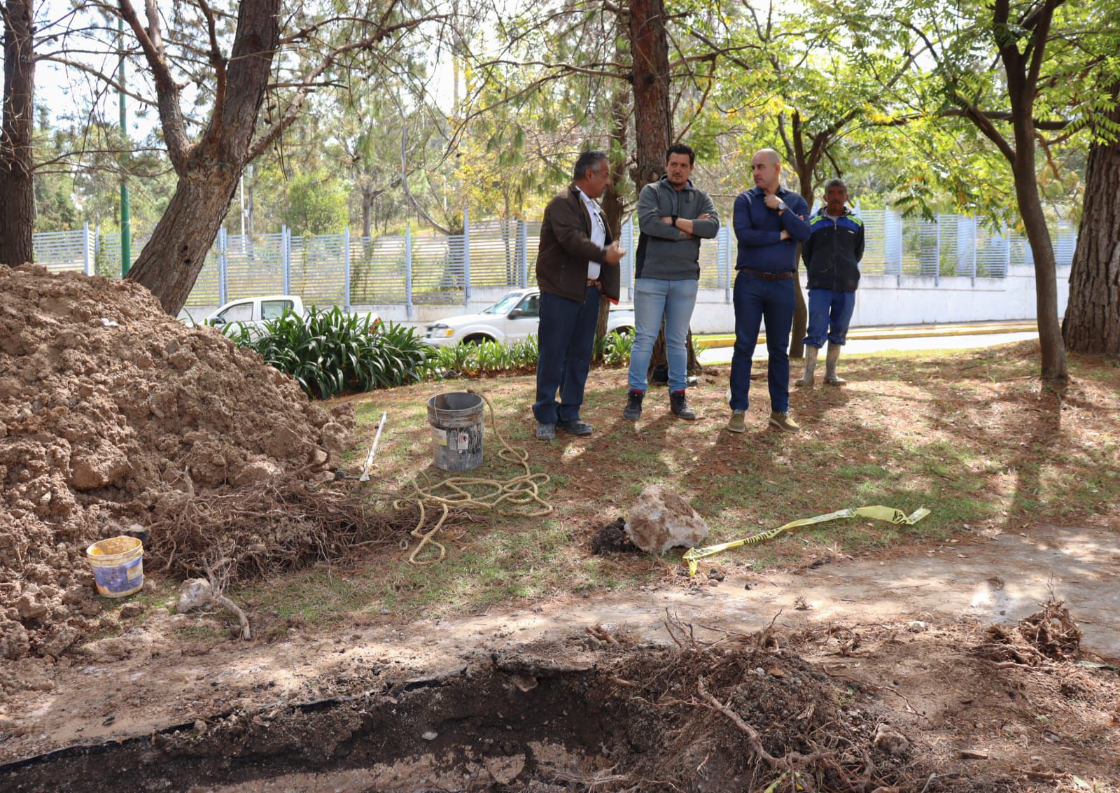 Supervisa Adolfo Torres, trabajos de reparación de fuga en Santa María