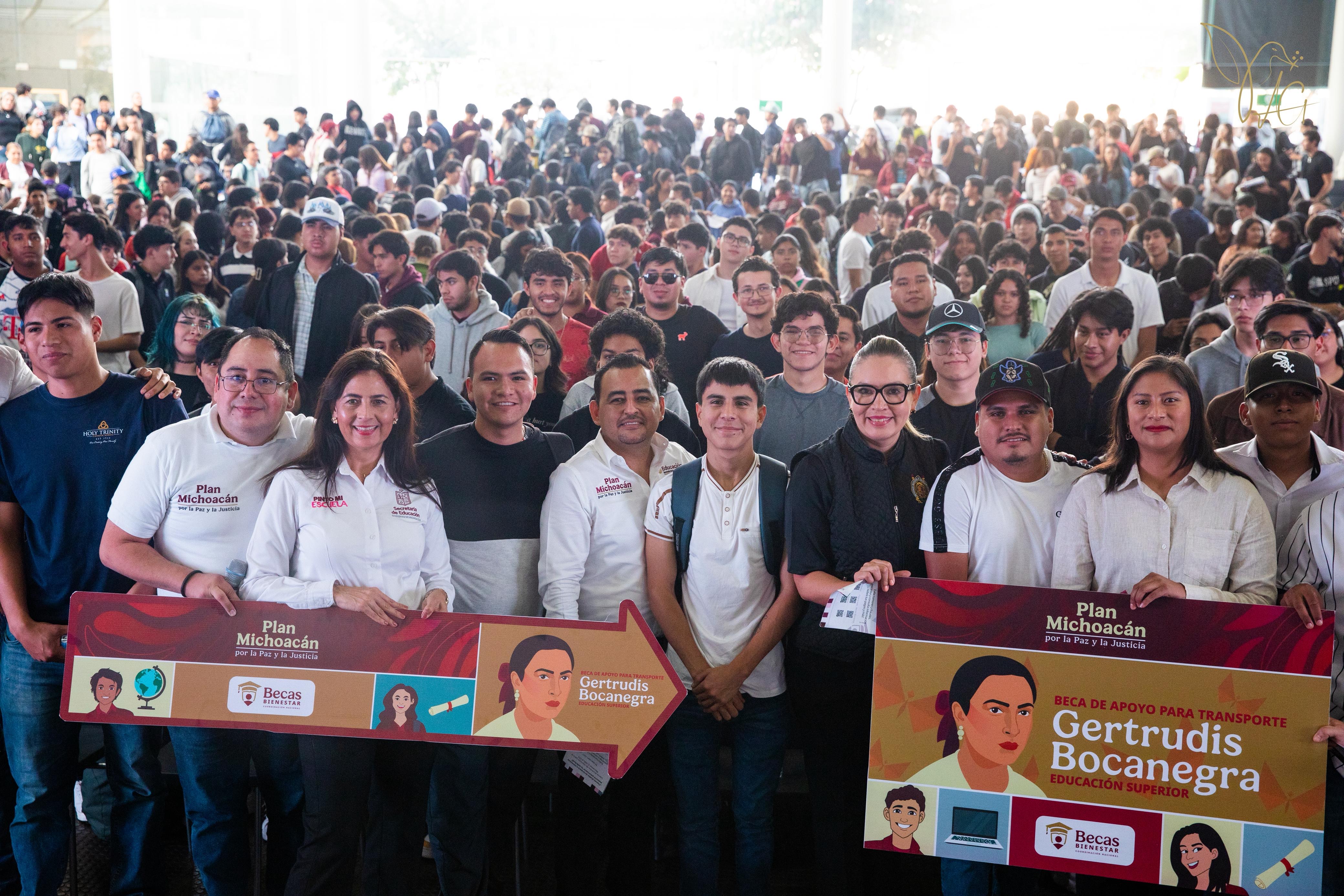 En reunión multitudinaria anuncian la Beca Gertrudis Bocanegra; Yarabí Ávila declara lista a la UMSNH para colaborar con la Federación