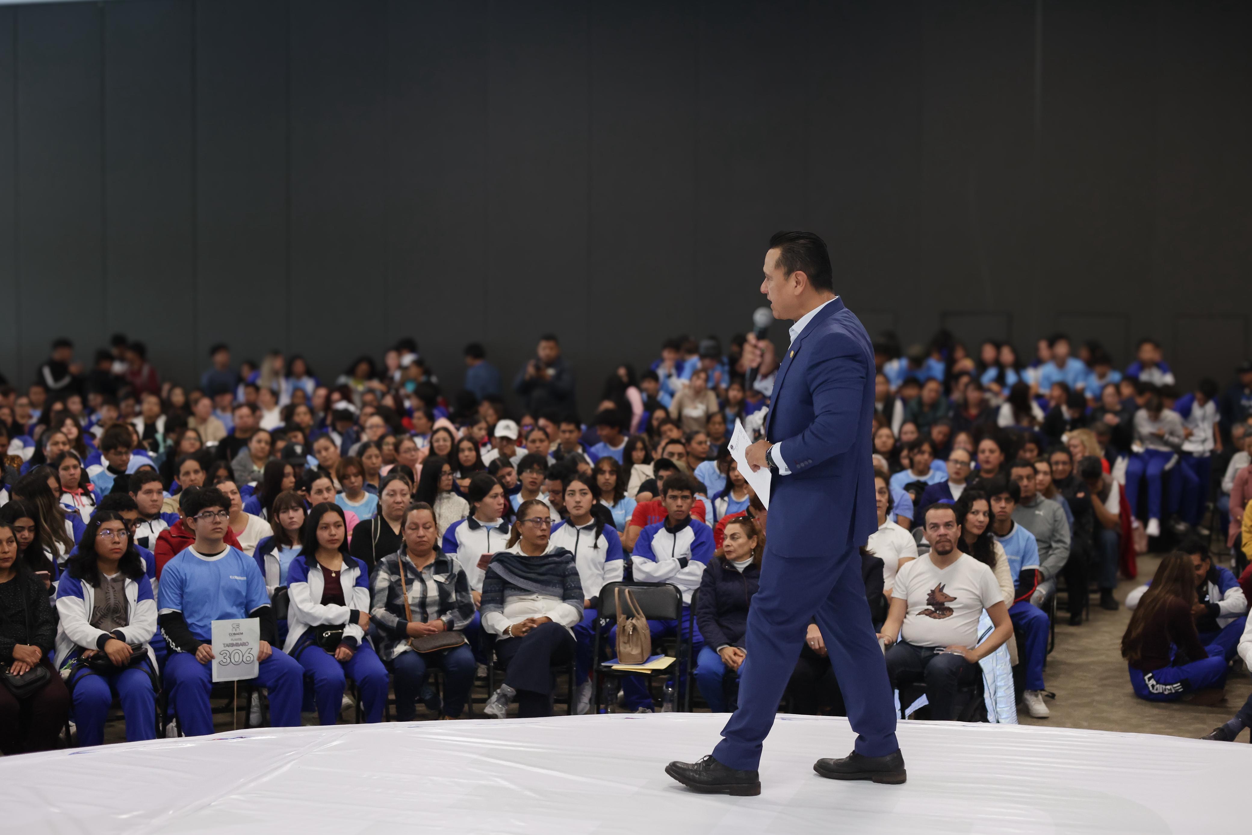 Llama Torres Piña al cuidado de redes sociales en adolescentes ante delitos cibernéticos