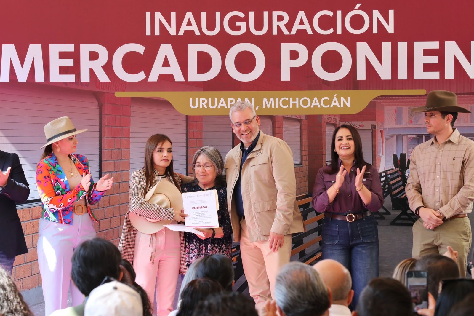 ¡En su primer acto público! Grecia Quiroz y Bedolla inauguran juntos Mercado Poniente en Uruapan 