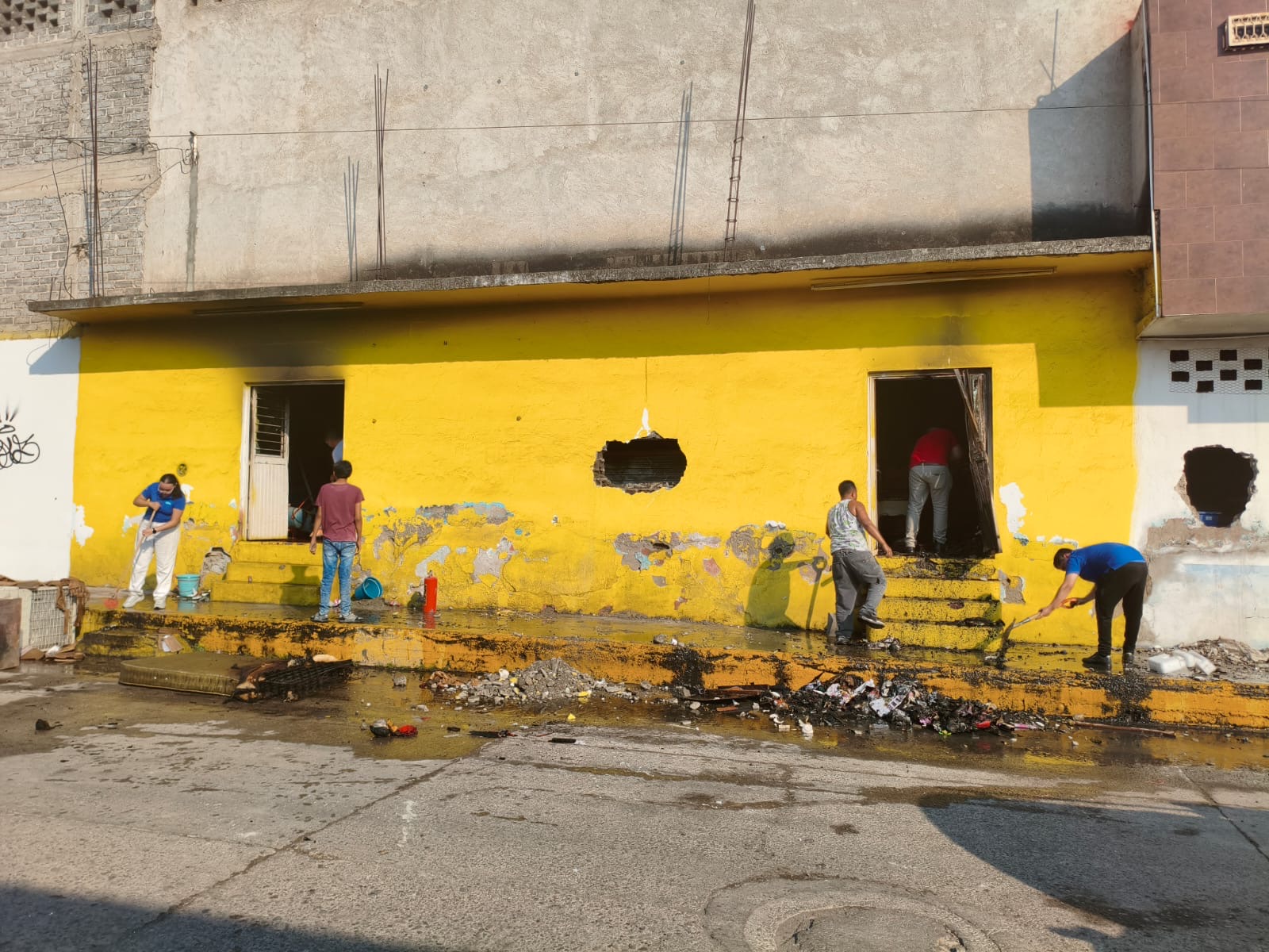 Jóvenes provocan incendio de bodega, al jugar con “cebollitas”