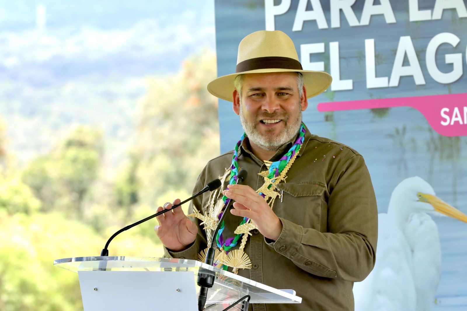 Bedolla apuesta por tecnología satelital para combatir la extracción ilegal de agua