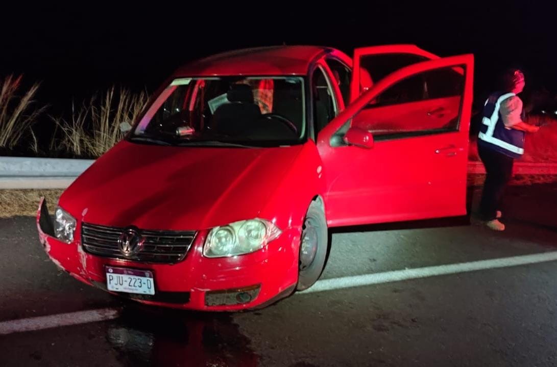 Accidente en la autopista Siglo XXI deja dos lesionados leves en Arteaga
