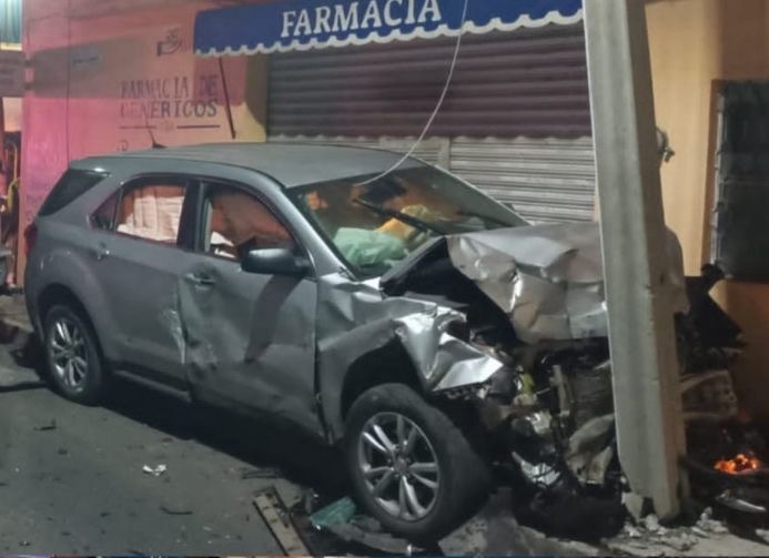 Dos jóvenes heridos tras aparatoso choque vehicular, en La Piedad